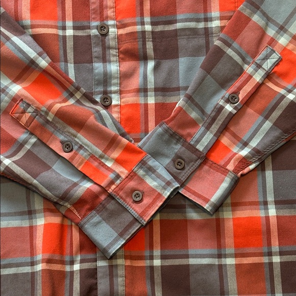Mountain Hardwear Red & Blue Plaid Long-Sleeve Button-Down Shirt - Picture 6 of 12